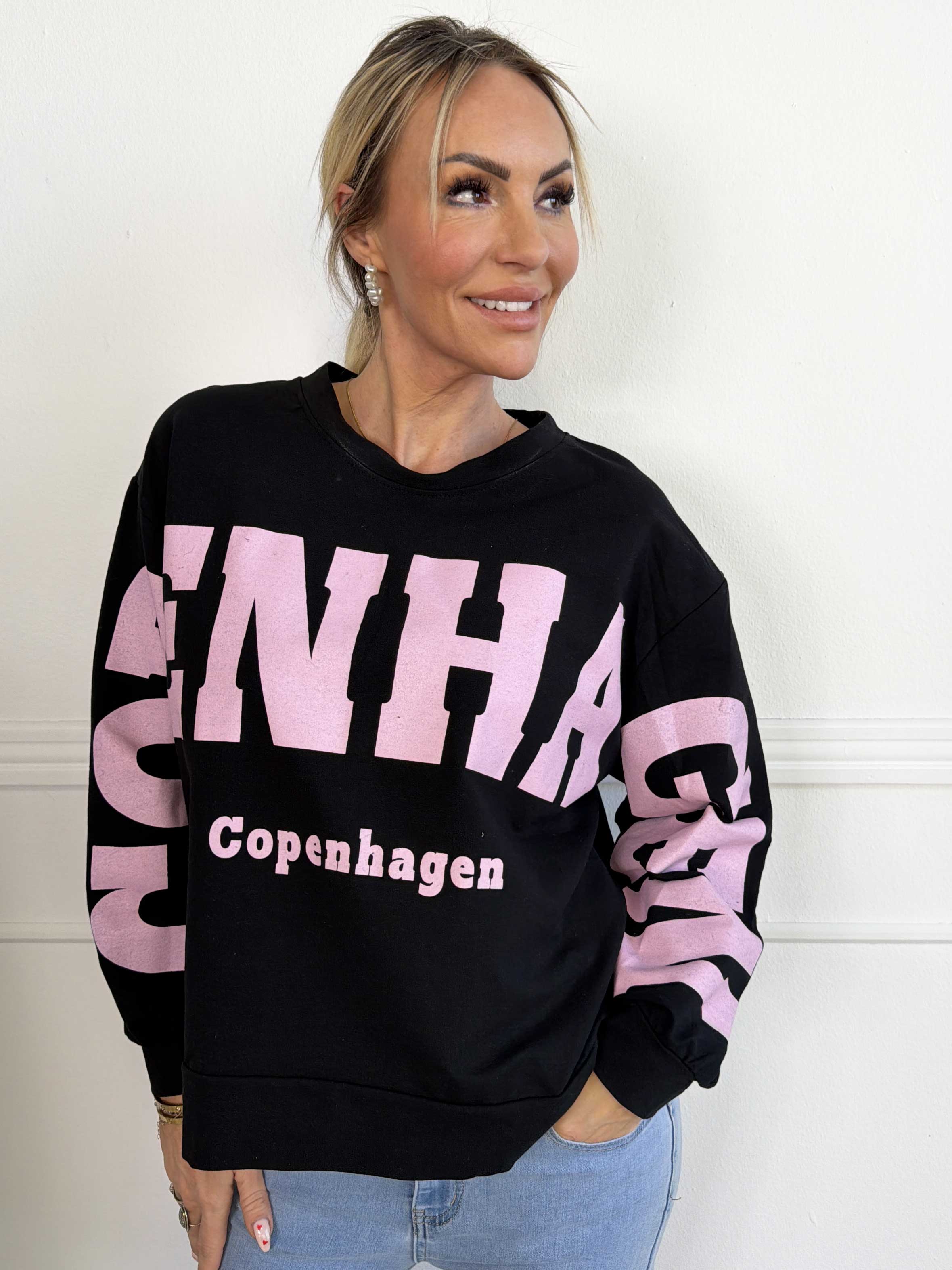 Claudine Shirt - Bluse i viskose med COPENHAGEN tekst